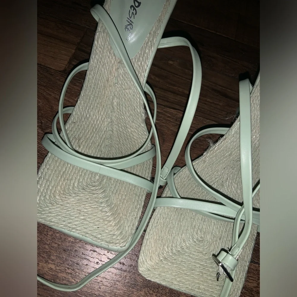 Public desire Raffia mint mademoiselle Heels Square nwot contemporary Strappy